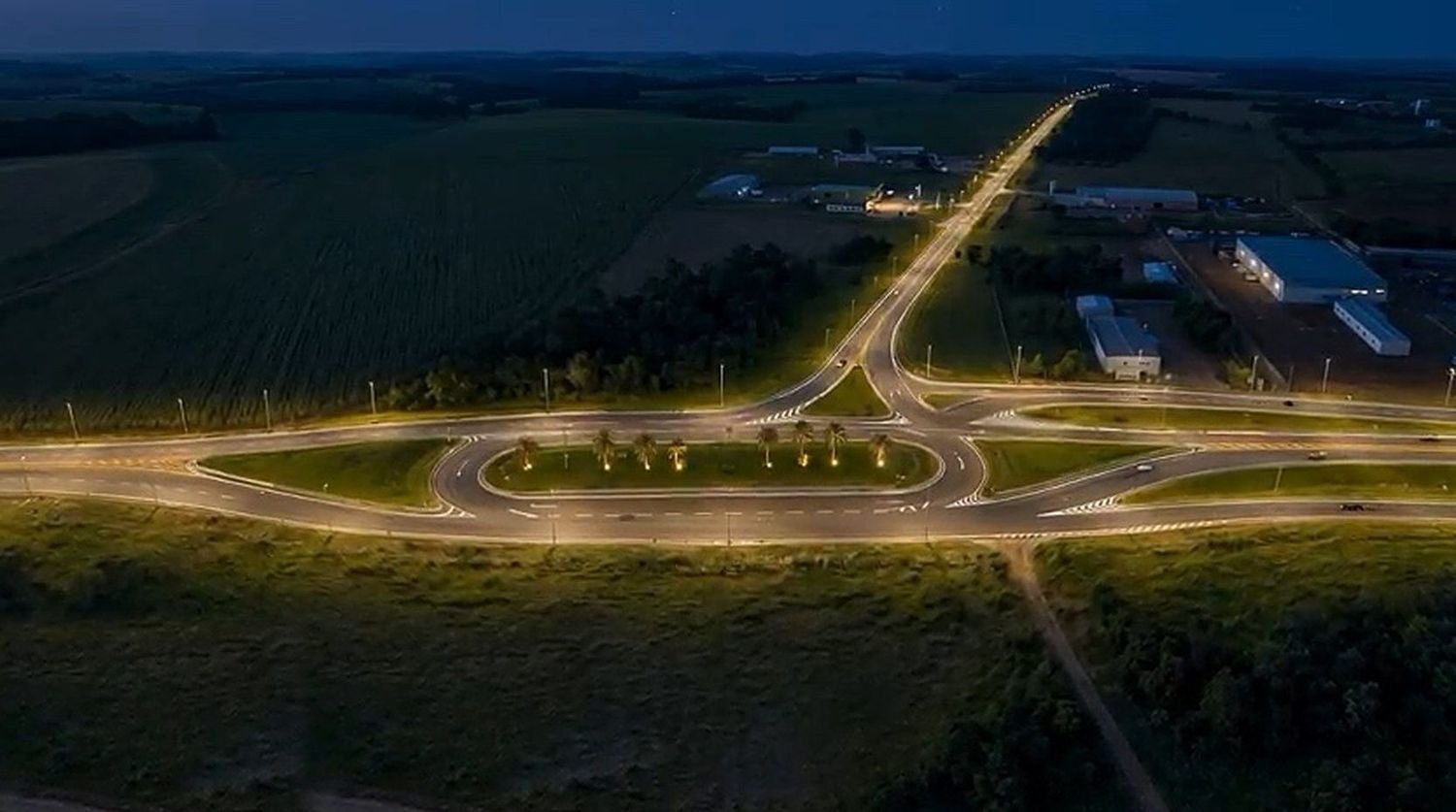 Projeto de remodelação de interseção e acesso industrial em rodovia estadual, Paraná