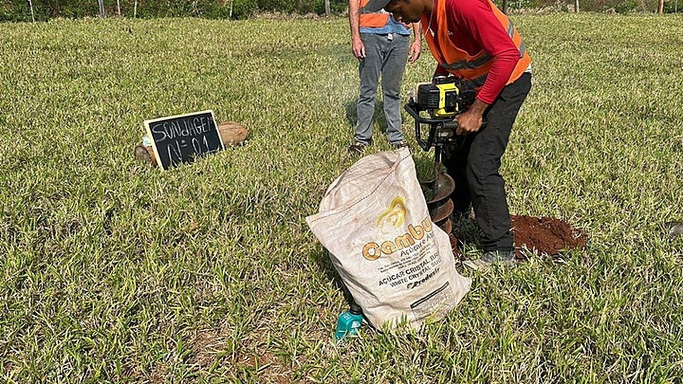 Coleta de amostras com trado
